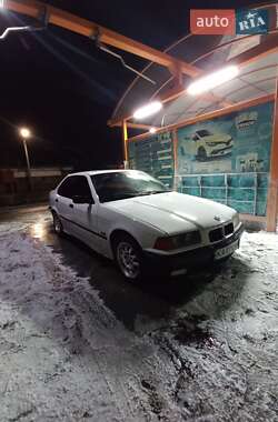 Седан BMW 3 Series 1994 в Буче