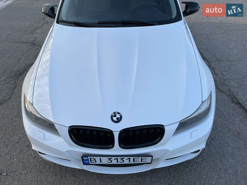 Седан BMW 3 Series 2011 в Краснограде