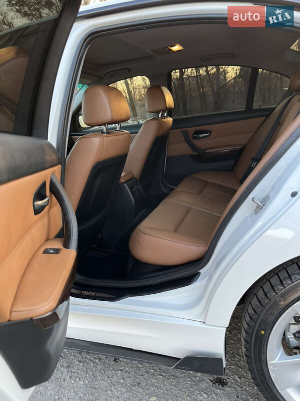 Седан BMW 3 Series 2011 в Краснограде