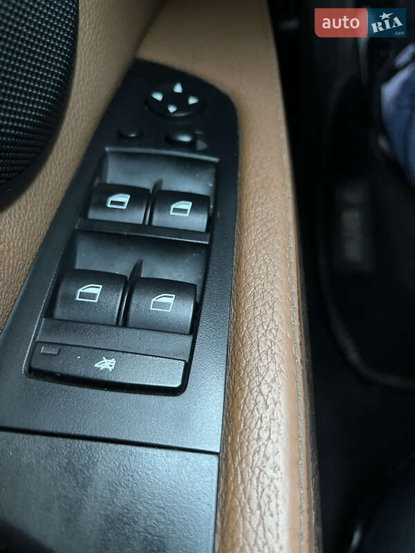 Седан BMW 3 Series 2011 в Краснограде