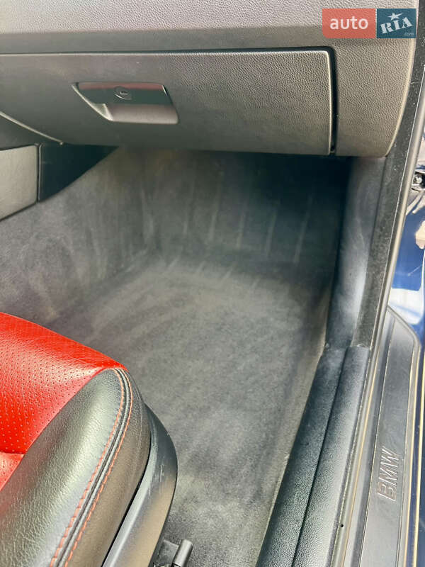 Седан BMW 3 Series 2007 в Золочеві