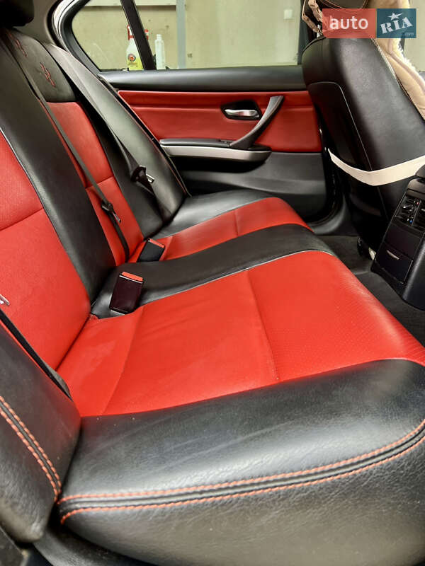 Седан BMW 3 Series 2007 в Золочеві
