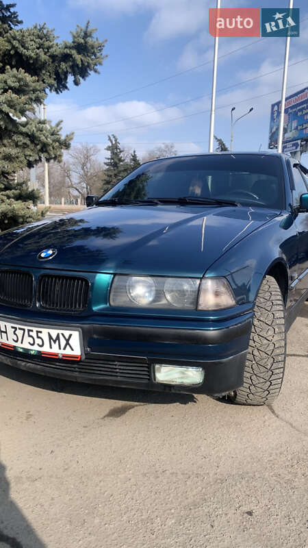 Седан BMW 3 Series 1994 в Павлограде