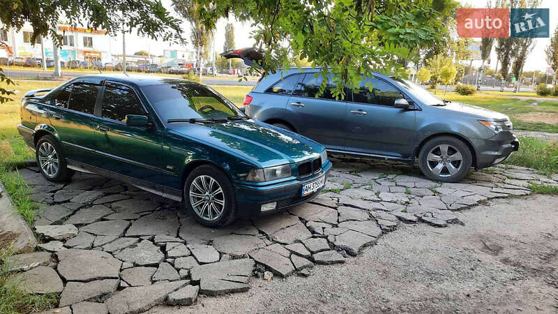 Седан BMW 3 Series 1994 в Павлограде
