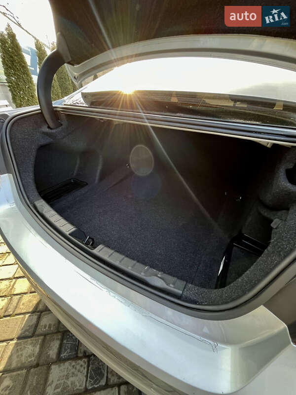 Седан BMW 3 Series 2016 в Кропивницком