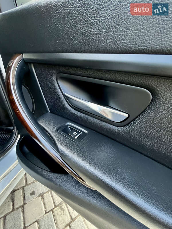 Седан BMW 3 Series 2016 в Кропивницком