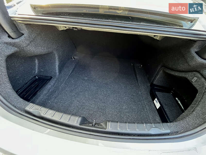 Седан BMW 3 Series 2016 в Кропивницком