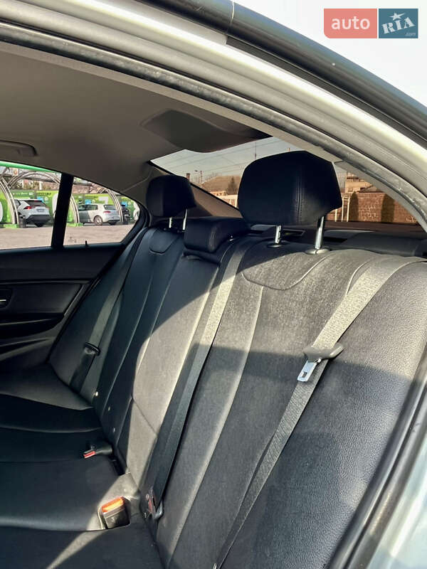 Седан BMW 3 Series 2016 в Кропивницком