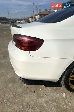 Купе BMW 3 Series 2011 в 