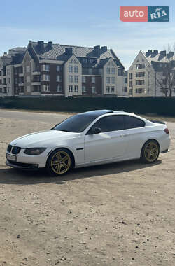 Купе BMW 3 Series 2011 в 