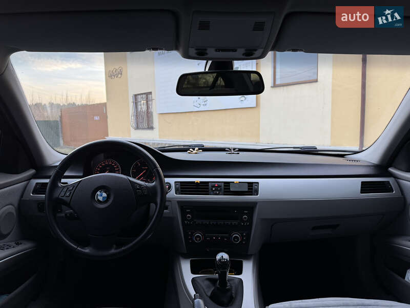 Седан BMW 3 Series 2010 в Львові