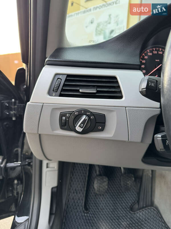 Седан BMW 3 Series 2010 в Львові
