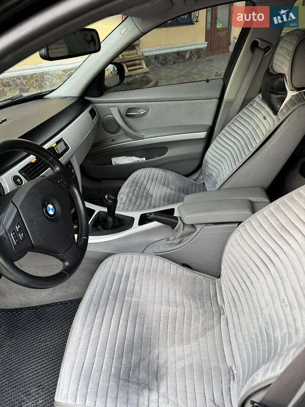 Седан BMW 3 Series 2010 в Львові