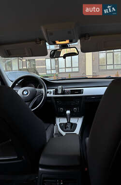 Седан BMW 3 Series 2009 в 