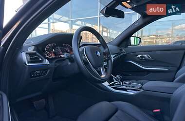 Седан BMW 3 Series 2022 в 