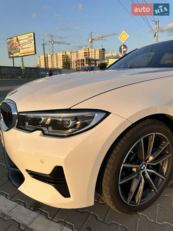 Седан BMW 3 Series 2019 в Киеве