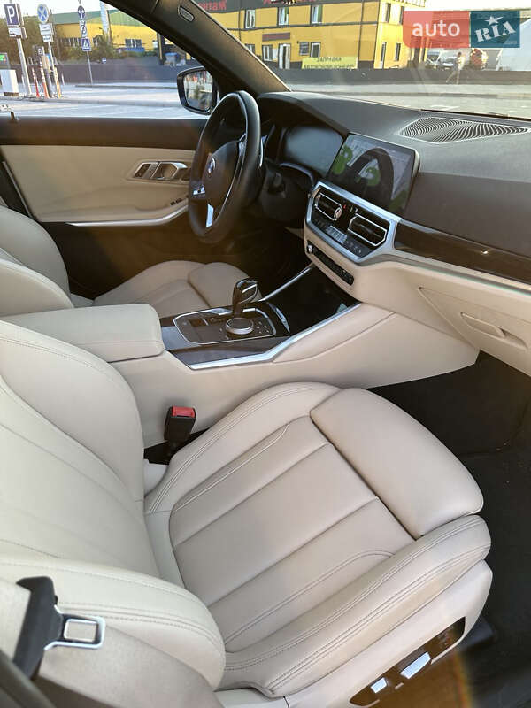 Седан BMW 3 Series 2019 в Киеве