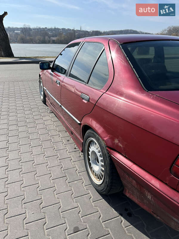Седан BMW 3 Series 1992 в Василькові