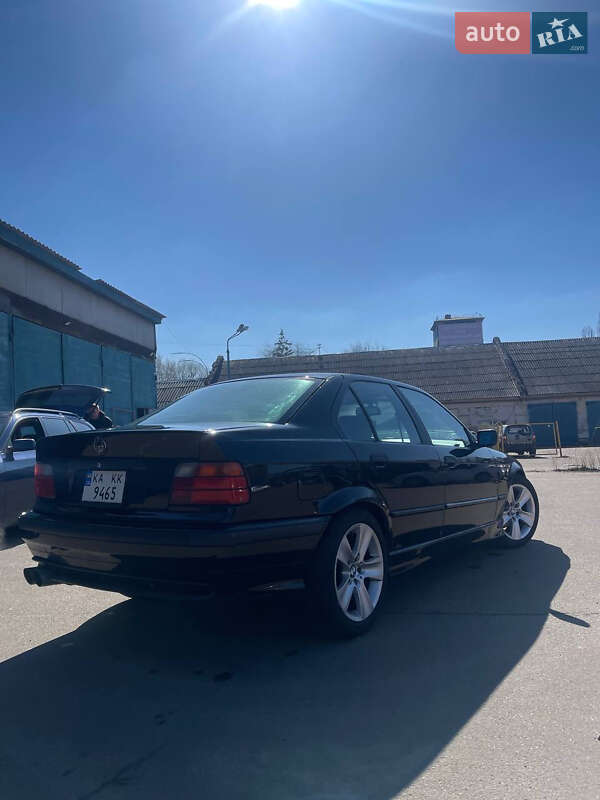 Седан BMW 3 Series 1995 в Киеве