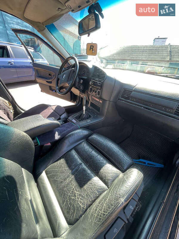 Седан BMW 3 Series 1995 в Киеве