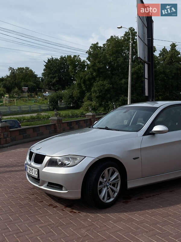 Седан BMW 3 Series 2005 в 