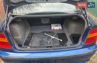 Седан BMW 3 Series 2002 в 