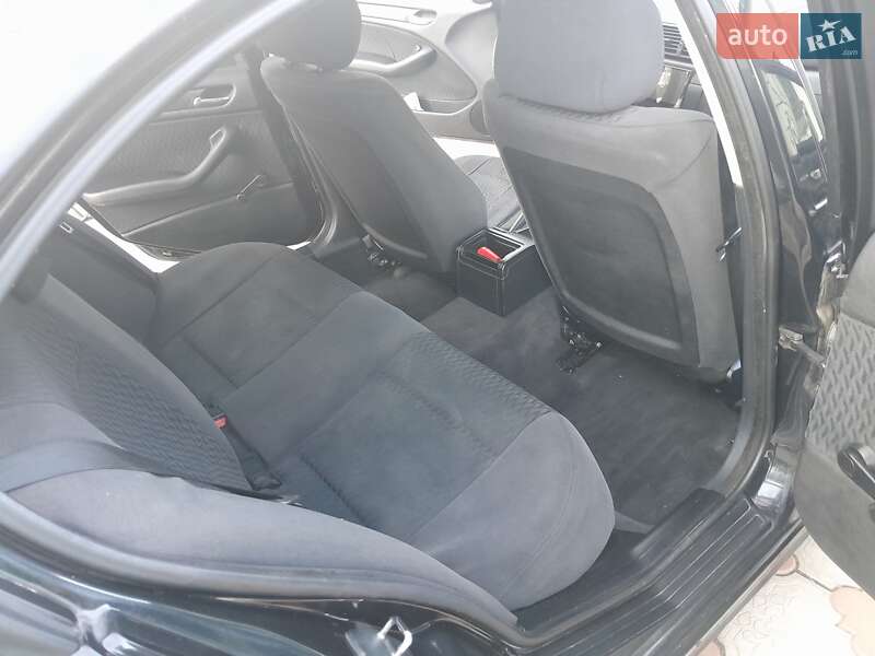 Седан BMW 3 Series 2000 в Коростене