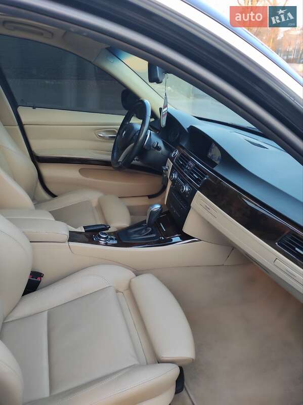 Седан BMW 3 Series 2011 в Каменском