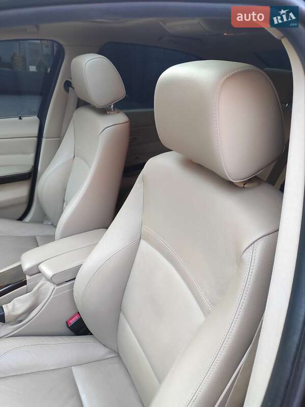 Седан BMW 3 Series 2011 в Каменском