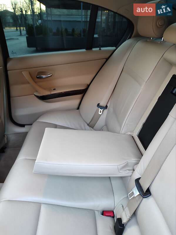 Седан BMW 3 Series 2011 в Каменском