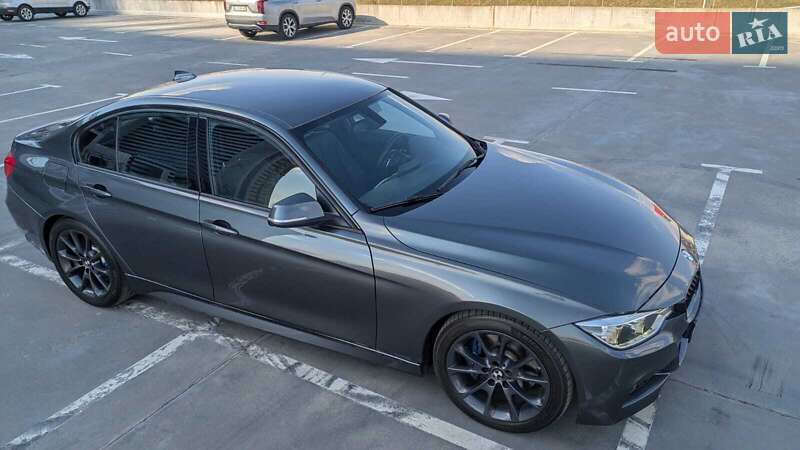 Седан BMW 3 Series 2016 в Киеве