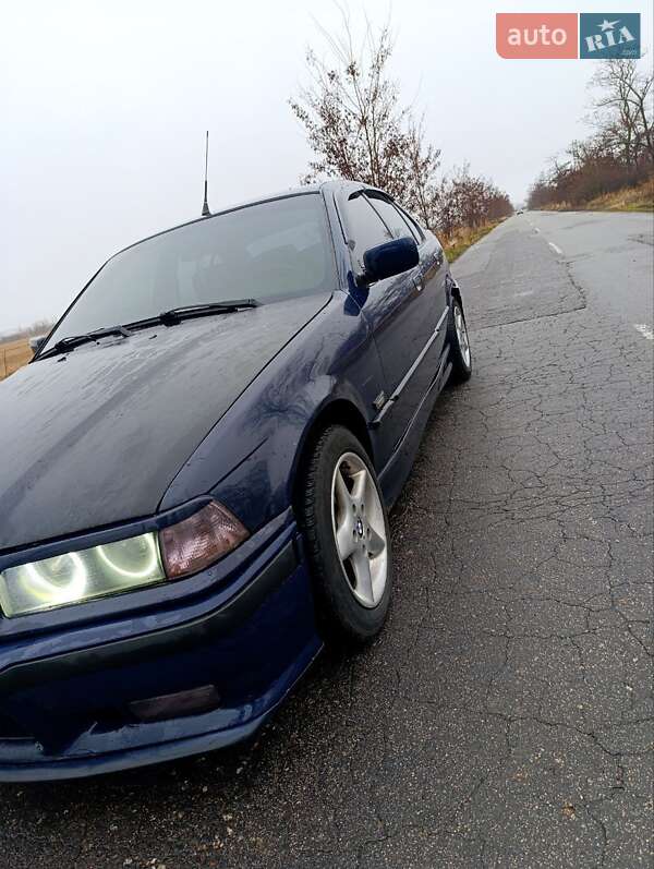 Седан BMW 3 Series 1995 в Вознесенську
