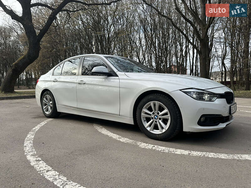 Седан BMW 3 Series 2016 в Львові