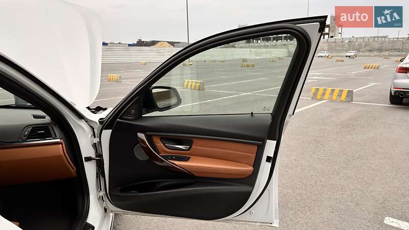Седан BMW 3 Series 2013 в Львове