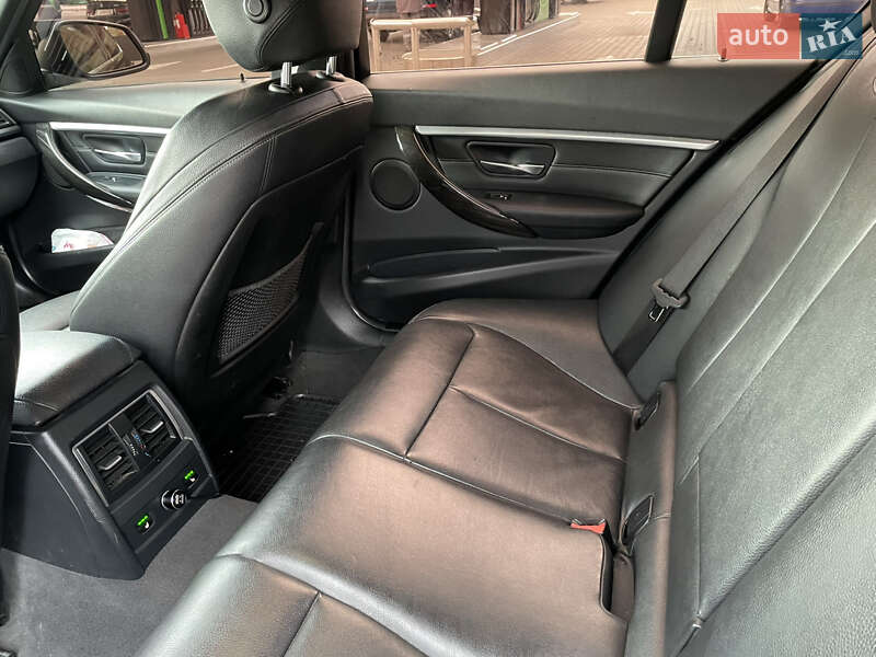 Седан BMW 3 Series 2017 в Львове
