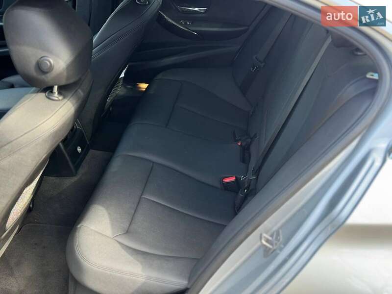 Седан BMW 3 Series 2017 в Киеве