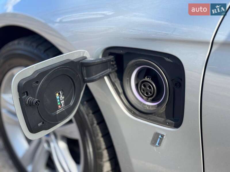 Седан BMW 3 Series 2017 в Киеве