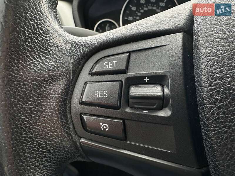 Седан BMW 3 Series 2015 в Львові