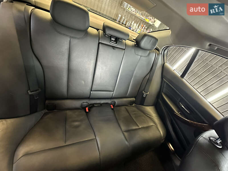 Седан BMW 3 Series 2013 в Чернівцях