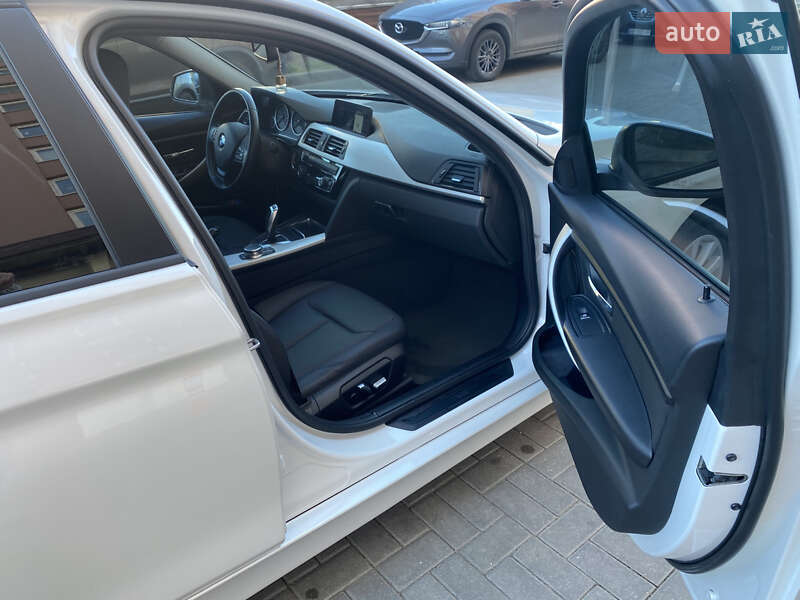 Седан BMW 3 Series 2017 в Николаеве