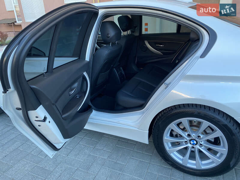 Седан BMW 3 Series 2017 в Николаеве