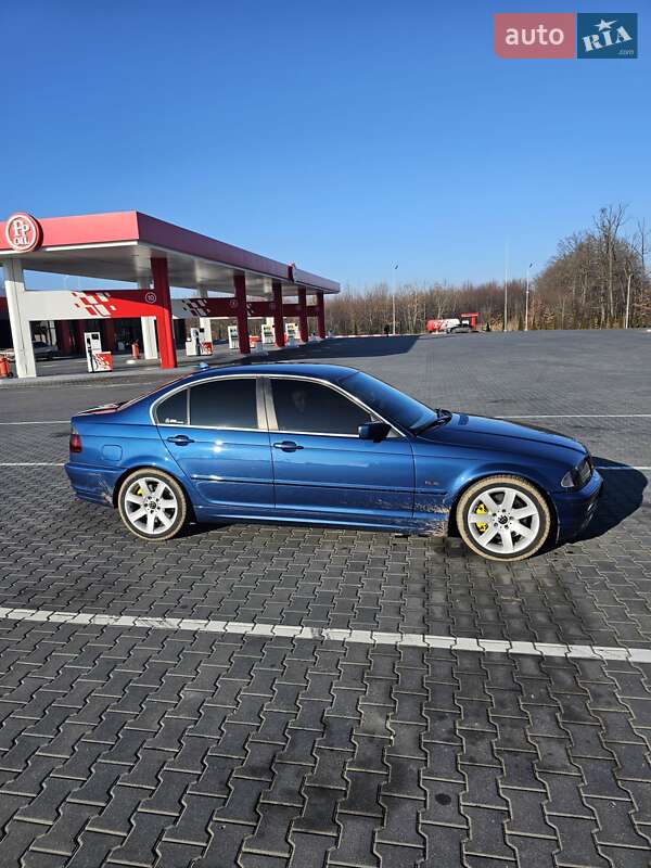 Седан BMW 3 Series 2001 в Глыбокой
