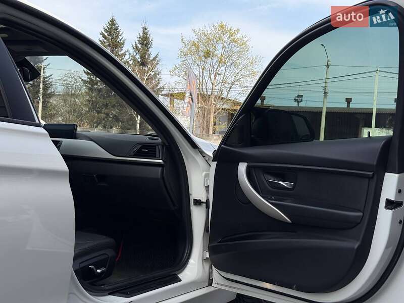 Седан BMW 3 Series 2018 в Ровно