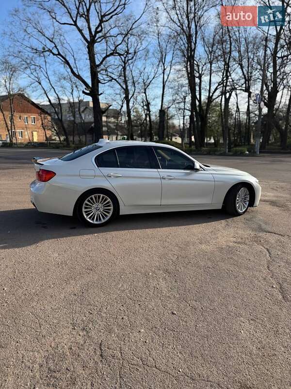 Седан BMW 3 Series 2012 в Коростене
