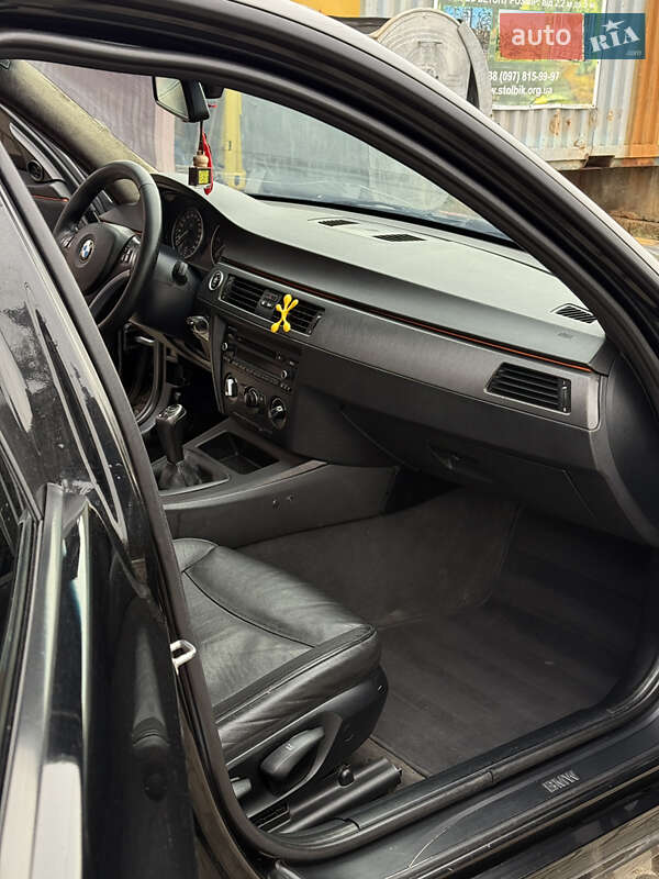 Седан BMW 3 Series 2011 в Чернівцях