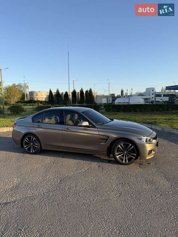 Седан BMW 3 Series 2017 в Днепре