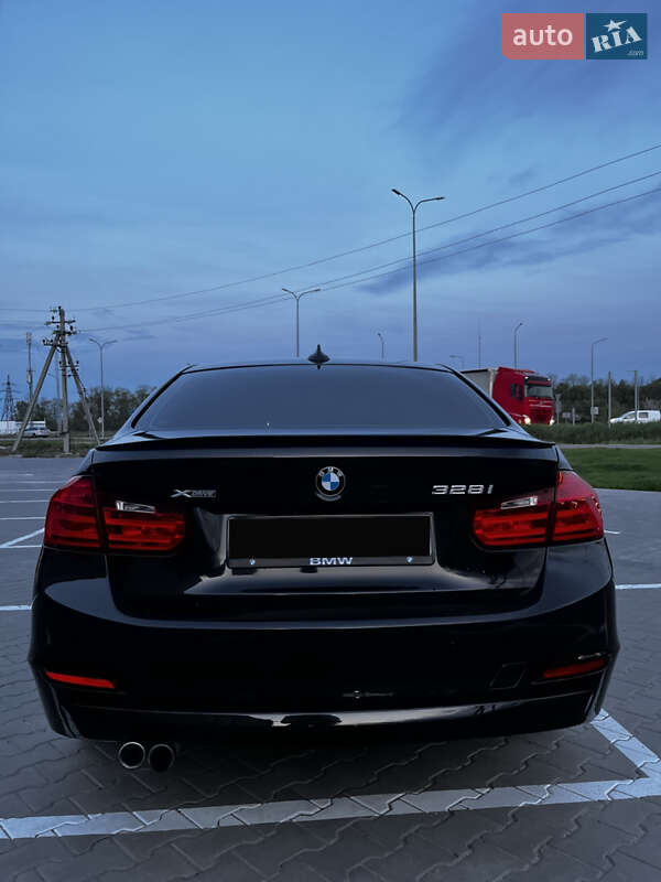 Седан BMW 3 Series 2015 в Луцьку