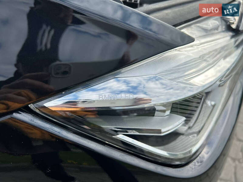 Седан BMW 3 Series 2018 в Львові