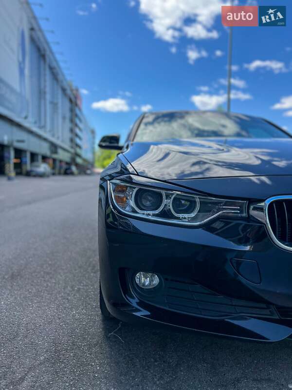 Седан BMW 3 Series 2012 в Києві