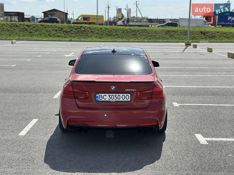 Седан BMW 3 Series 2015 в Львові